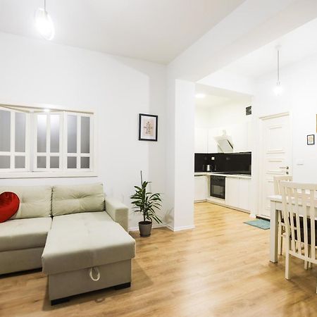 At Bazaar Central Apartment 티라나 외부 사진
