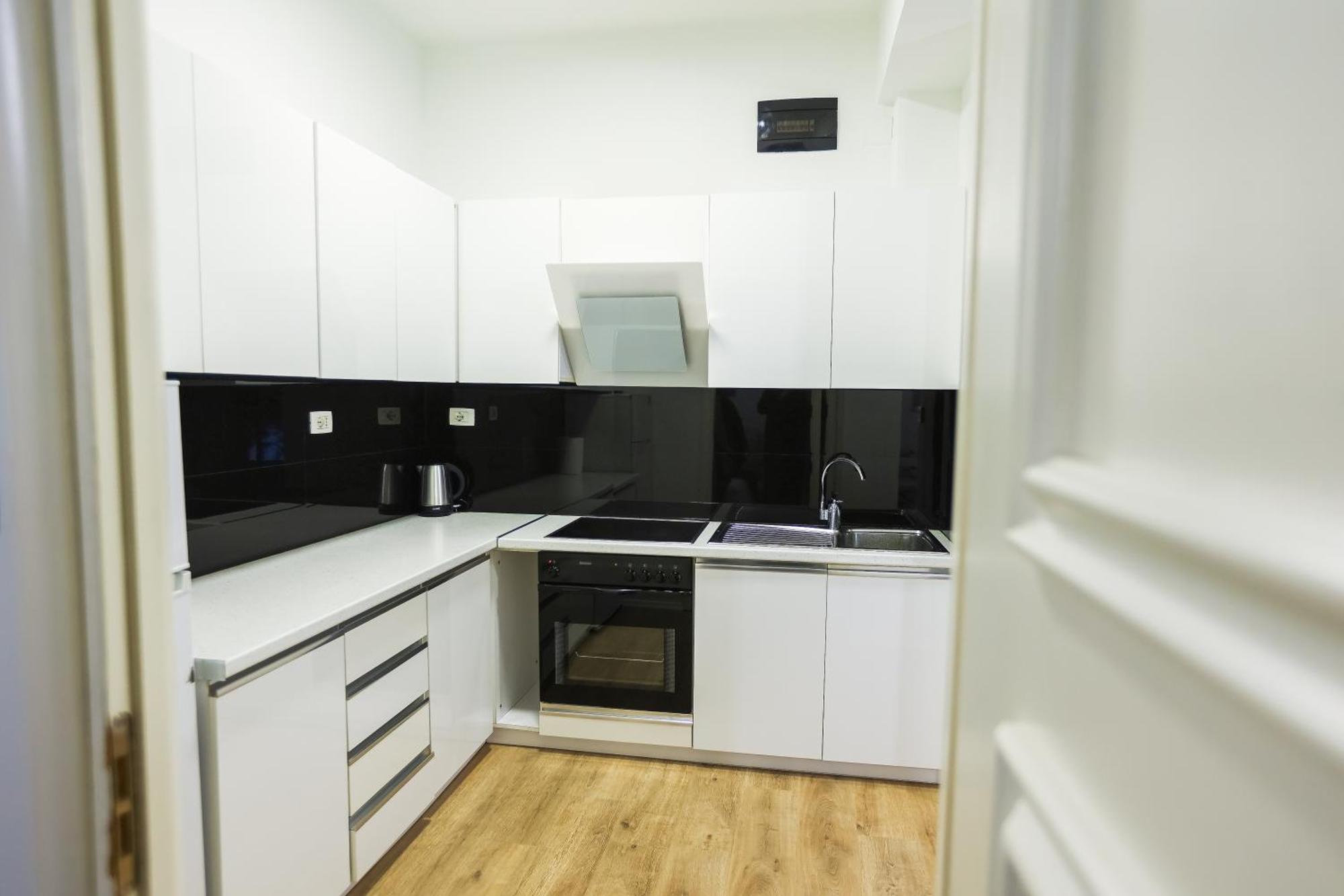 At Bazaar Central Apartment 티라나 외부 사진